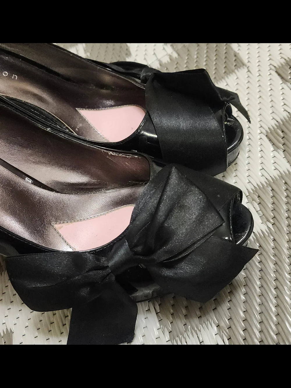 Paris Hilton Black Bow Peep-Toe Pumps - Picture 2 of 7